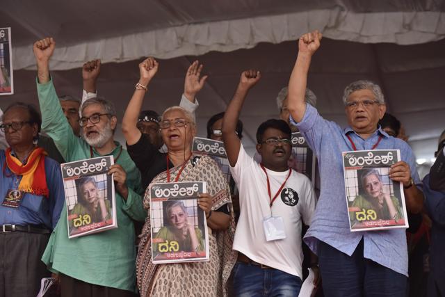 CPI(M) leader Sitaram Yechuri (right) and social activist Medha Patkar (third from left) raise the ‘I am Gauri’ cry at Central College ground in Bengaluru. (Arijit Sen/HT Photo) CPI(M) leader Sitaram Yechuri (right) and social activist Medha Patkar (third from left) raise the ‘I am Gauri’ cry at Central College ground in Bengaluru. (Arijit Sen/HT Photo)