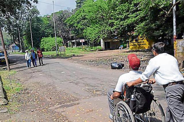 Soldiers on wheelchairs going to the QMTI for classes have also complained of foul smell coming from the garbage heap on the side of the road. (HT PHOTO)