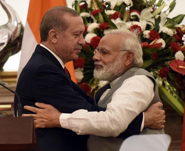 Prime Minister Narendra Modi hugs Turkish President Recep Tayyip Erdogan (L) after exchange of agreements at Hyderabad House in New Delhi, India on May 1, 2017. (Sonu Mehta/HT PHOTO) Prime Minister Narendra Modi hugs Turkish President Recep Tayyip Erdogan (L) after exchange of agreements at Hyderabad House in New Delhi, India on May 1, 2017. (Sonu Mehta/HT PHOTO)