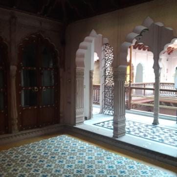 When Swayam Tiwari, an Airbnb host, found himself lost in Rajasthan, he called a Rajasthani guest he had once hosted in Delhi. The guest directed him to his family’s haveli, which was straight out of a movie, complete with open-hearted hospitality, portraits of hunting scenes, and pillars courtyards. When Swayam Tiwari, an Airbnb host, found himself lost in Rajasthan, he called a Rajasthani guest he had once hosted in Delhi. The guest directed him to his family’s haveli, which was straight out of a movie, complete with open-hearted hospitality, portraits of hunting scenes, and pillars courtyards.