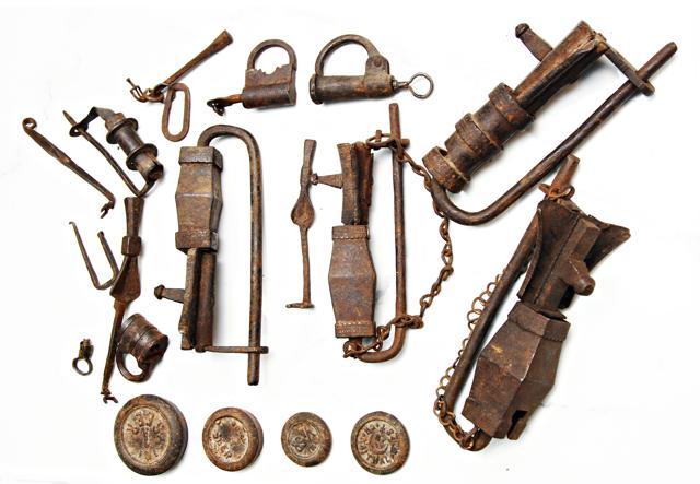 Antique locks from Afghanistan, Nepal and Bhutan. (Waseem Gashroo/HT Photo) Antique locks from Afghanistan, Nepal and Bhutan. (Waseem Gashroo/HT Photo)