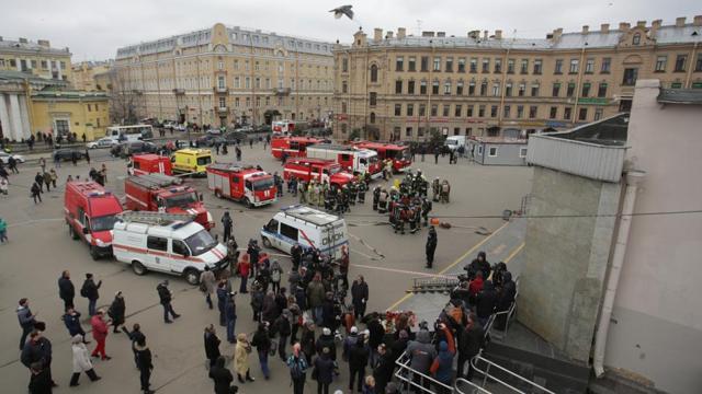 Security and the emergency services are seen near Sennaya Ploshchad metro station which was closed over an anonymous call of a bomb threat in the underground, in St. Petersburg, Russia on April 4, 2017. (Reuters File Photo) Security and the emergency services are seen near Sennaya Ploshchad metro station which was closed over an anonymous call of a bomb threat in the underground, in St. Petersburg, Russia on April 4, 2017. (Reuters File Photo)