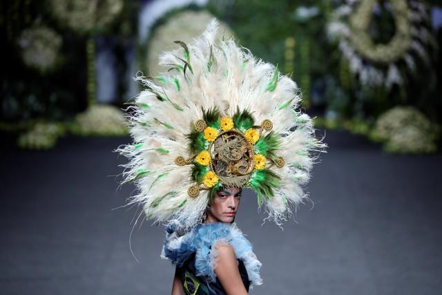A model presents a creation from Francis Montesinos' Spring/Summer 2018 collection. (Reuters) A model presents a creation from Francis Montesinos' Spring/Summer 2018 collection. (Reuters)