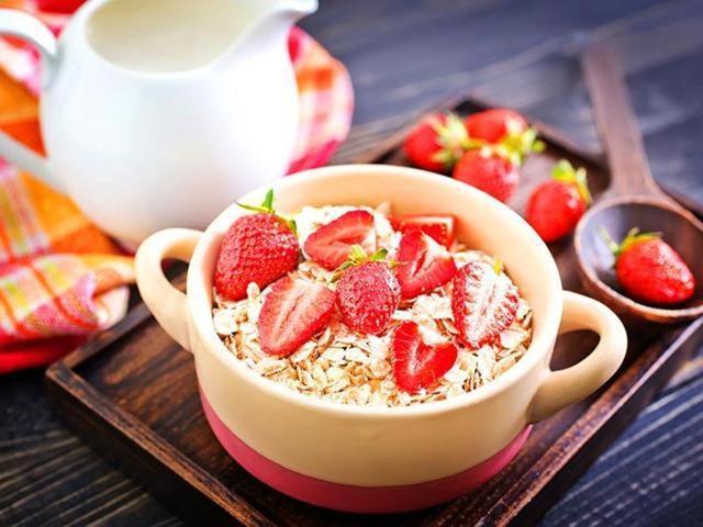 Besides exercising, eating a nutritious diet is also an important part of a healthy daily lifestyle. (Shutterstock) Besides exercising, eating a nutritious diet is also an important part of a healthy daily lifestyle. (Shutterstock)