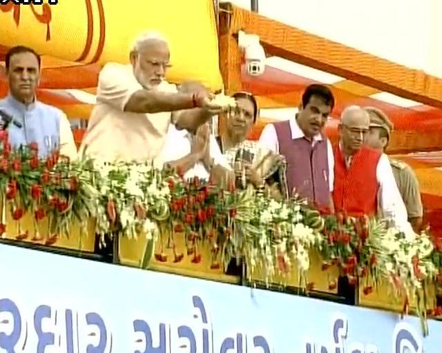 PM Narendra Modi at the inauguration ceremony of Sardar Sarovar Dam. (ANI) PM Narendra Modi at the inauguration ceremony of Sardar Sarovar Dam. (ANI)
