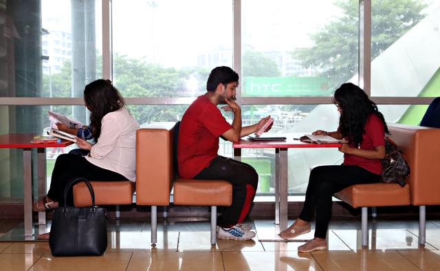 Glimpse of commuters reading books at the library situated on the first floor at Huda City metro station. (Prabhas Roy/HT Photo) Glimpse of commuters reading books at the library situated on the first floor at Huda City metro station. (Prabhas Roy/HT Photo)