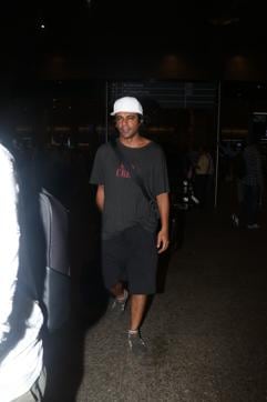 Sunil Grover spotted at Chhatrapati Shivaji Maharaj International airport in Mumbai. (IANS) Sunil Grover spotted at Chhatrapati Shivaji Maharaj International airport in Mumbai. (IANS)