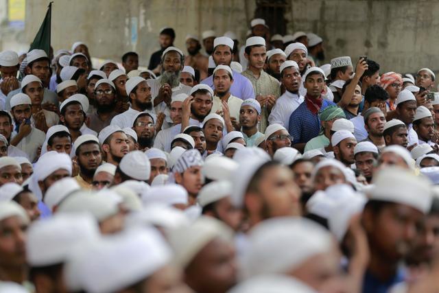 Supporters of the hardline Hefazat-e-Islam participate in a protest march towards the Myanmar Embassy against the persecution of Rohingya Muslims, in Dhaka, Bangladesh, Monday, Sept. 18, 2017. (AP) Supporters of the hardline Hefazat-e-Islam participate in a protest march towards the Myanmar Embassy against the persecution of Rohingya Muslims, in Dhaka, Bangladesh, Monday, Sept. 18, 2017. (AP)
