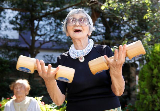 dear-indians-take-note-here-s-how-the-japanese-show-respect-to-elders