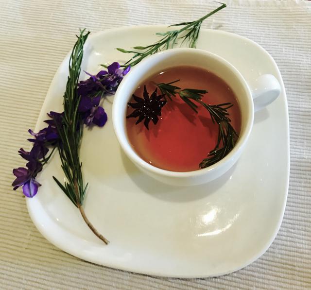 Lavender tea reduces anxiety and stress. Lavender tea reduces anxiety and stress.