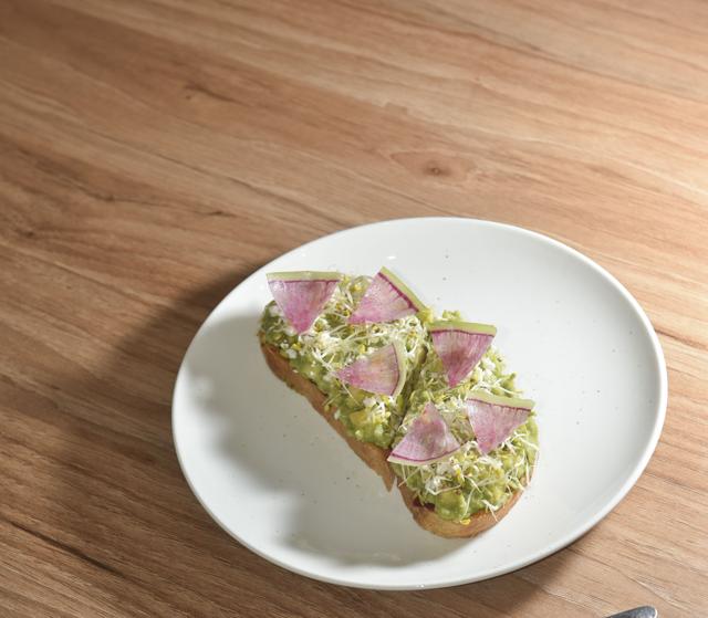 The avocado toast comes topped with alfalfa sprouts and triangles of red radish. Underneath, the toast is lined with pickled beetroot and tangy goat cheese. It’s creamy and tart, crunchy and crusty. (Aalok Soni / HT Photo) The avocado toast comes topped with alfalfa sprouts and triangles of red radish. Underneath, the toast is lined with pickled beetroot and tangy goat cheese. It’s creamy and tart, crunchy and crusty. (Aalok Soni / HT Photo)