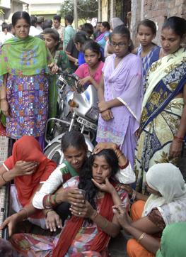 Wailing mother and family members of child Aditya who died after being administered polio drops at Fauji Mohalla in Ludhiana on Thursday. (HT File ) Wailing mother and family members of child Aditya who died after being administered polio drops at Fauji Mohalla in Ludhiana on Thursday. (HT File )