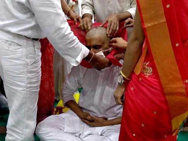 Sumit Rathore taking his vow of monkhood on Saturday. (HT Photo)