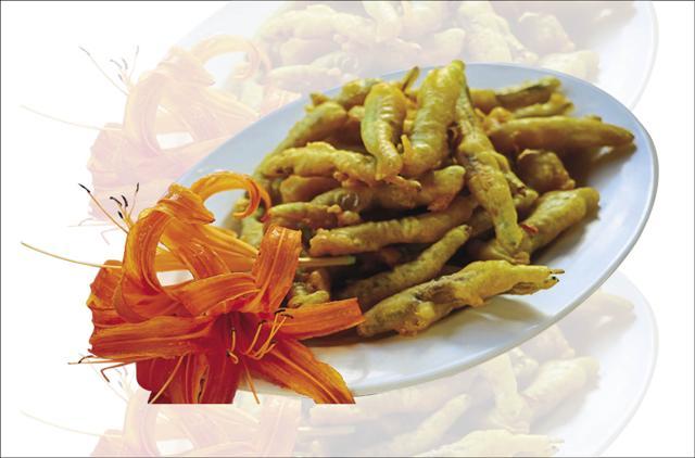 Quaint eateries in Sixty Stone Mountain offer nibbles like day lily fritters (Rupali Dean) Quaint eateries in Sixty Stone Mountain offer nibbles like day lily fritters (Rupali Dean)