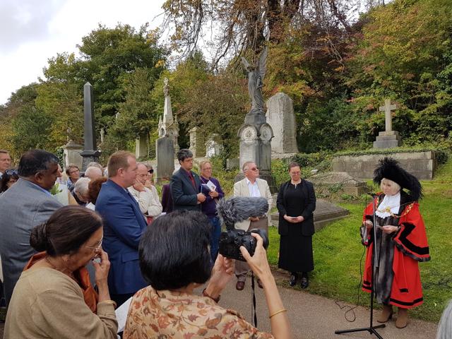 Bristol Lord Mayor Leslie Alexander addresses the gathering at the annual death anniversary event of Ram Mohan Roy in Bristol on Sunday. (HT Photo) Bristol Lord Mayor Leslie Alexander addresses the gathering at the annual death anniversary event of Ram Mohan Roy in Bristol on Sunday. (HT Photo)