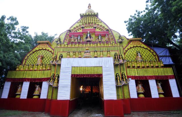Visitors have already started thronging the pandals even though idol will be only unveiled on Shashthi, which falls on September 26. (Sunil Ghosh/HT Photo) Visitors have already started thronging the pandals even though idol will be only unveiled on Shashthi, which falls on September 26. (Sunil Ghosh/HT Photo)