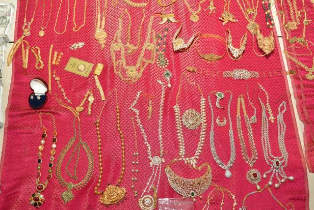 The jewelleries seized from the residence of Golla Venkata Raghurami Reddy, director of state town planning in municipal administration department. (HT Photp)