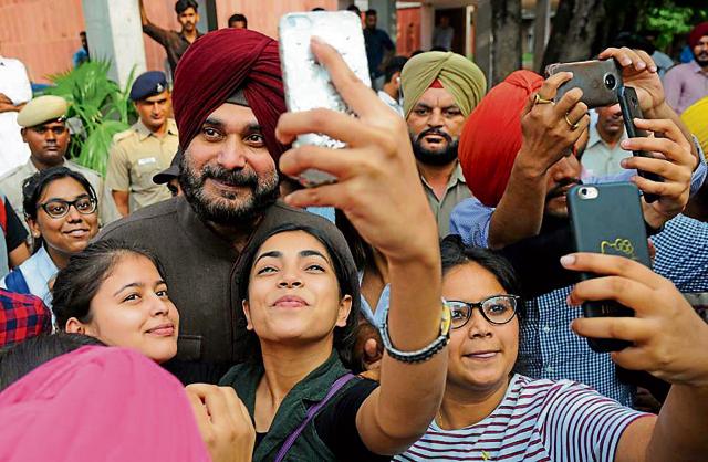 Panjab University students taking a selfie with the cricketer-turned-politician. (Anil Dayal/HT) Panjab University students taking a selfie with the cricketer-turned-politician. (Anil Dayal/HT)