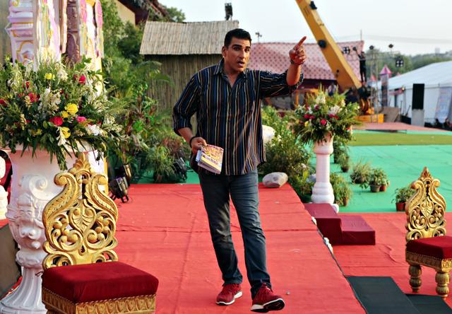 Actor Mukesh Rishi rehearses his lines on stage before the performance. (Manoj Verma/HT Photo) Actor Mukesh Rishi rehearses his lines on stage before the performance. (Manoj Verma/HT Photo)
