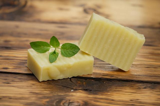 Perk yourself up in five minutes with a refreshing peppermint soap. (Shutterstock)