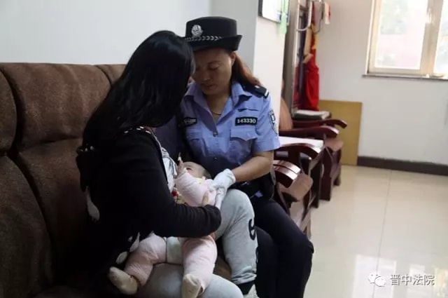 The baby’s mother was reportedly touched by the show of affection and couldn’t help but cry after leaving the court. (Shanxi Jinzhong Intermediate People’s Court website)