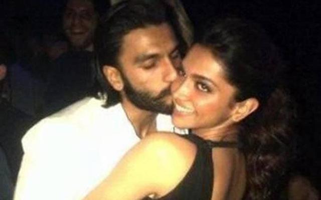 Ranveer kissed Deepika before heading to the stage to receive an award in November 2016. (Instagram) Ranveer kissed Deepika before heading to the stage to receive an award in November 2016. (Instagram)