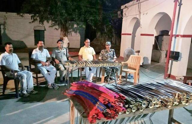 The district and border force had recovered 278 swords in different parts of the district including the Indo-Nepal border areas in the past two days. (HT Photo) The district and border force had recovered 278 swords in different parts of the district including the Indo-Nepal border areas in the past two days. (HT Photo)