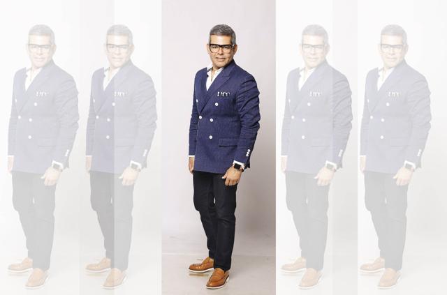 Business consultant Vikram Raizada takes his accessories seriously. Vikram wears a jacket by Troy Costa, jeans from Uniqlo, shirt from Bombay Shirt Company, shoes from Tod’s, pocket square from Thomas Pink, glasses from Tom Ford, belt from Gucci and an Apple watch. Make-up and hair by Ashish Moitra (ashu_mois) (Shivangi Kulkarni) Business consultant Vikram Raizada takes his accessories seriously. Vikram wears a jacket by Troy Costa, jeans from Uniqlo, shirt from Bombay Shirt Company, shoes from Tod’s, pocket square from Thomas Pink, glasses from Tom Ford, belt from Gucci and an Apple watch. Make-up and hair by Ashish Moitra (ashu_mois) (Shivangi Kulkarni)