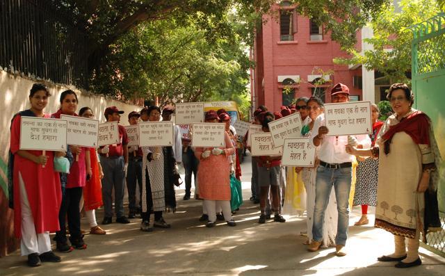 Students from Tamana, NGO for multiply challenged and autistic individuals, along with President, Dr Shayama Chona , created awareness among the street dwellers in Vasant Vihar on the importance of Swachh Bharat.