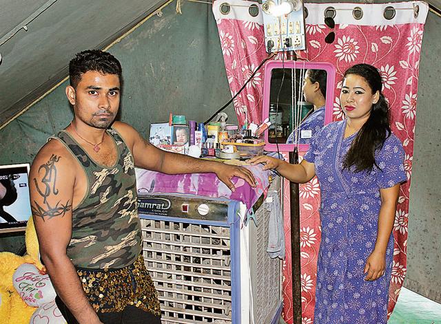 Krishna (left) with his wife, Sabina Jadhav, at their tent inside Asiad Circus in Shastri Park area. The couple do not want their daughter to become a circus artiste like them. (Manoj Sharma/HT Photo)