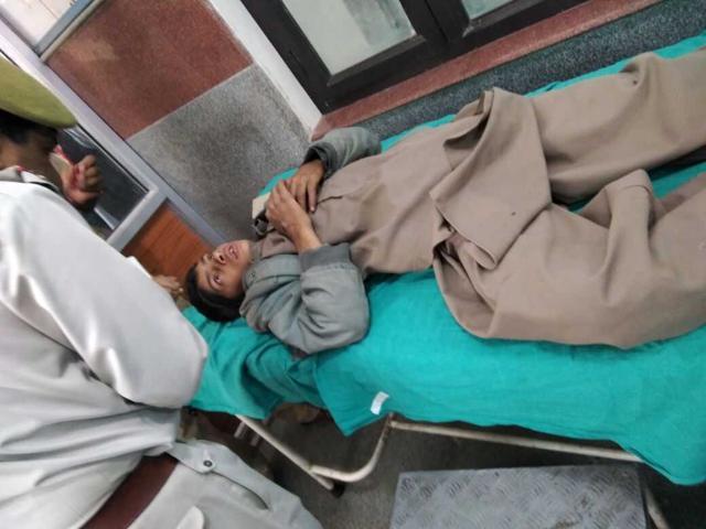 Civilian injured in Pakistan shelling being treated at Poonch district hospital on Monday October 2, 2017. (HT Photo) Civilian injured in Pakistan shelling being treated at Poonch district hospital on Monday October 2, 2017. (HT Photo)