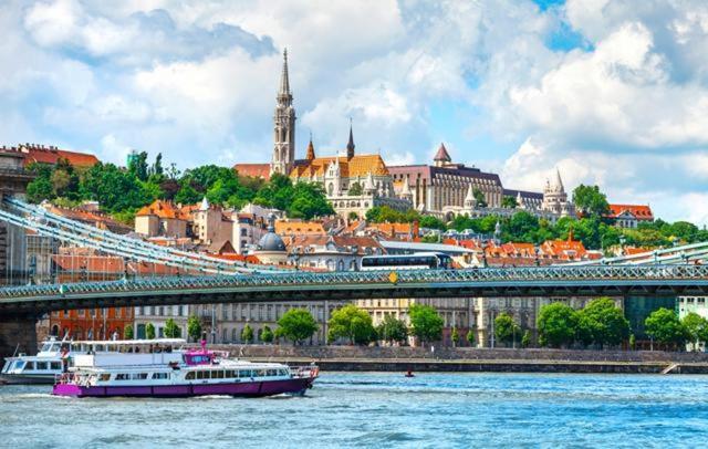 Whether you want to lie back and admire the architecture or relax in the octagonal pool when in Budapest, the choice is yours. (Shutterstock)