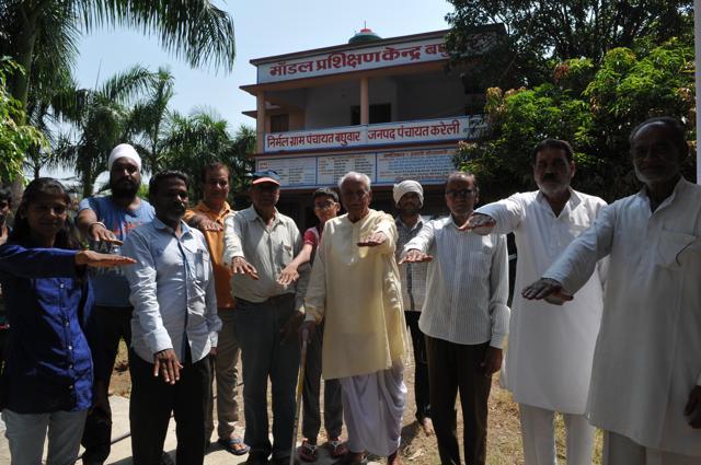 Villagers taking oath of cleanliness in model village Baghuvar in Narsinghpur District in Madhya Pradesh. (Mujeeb Faruqui/HT Photo) Villagers taking oath of cleanliness in model village Baghuvar in Narsinghpur District in Madhya Pradesh. (Mujeeb Faruqui/HT Photo)