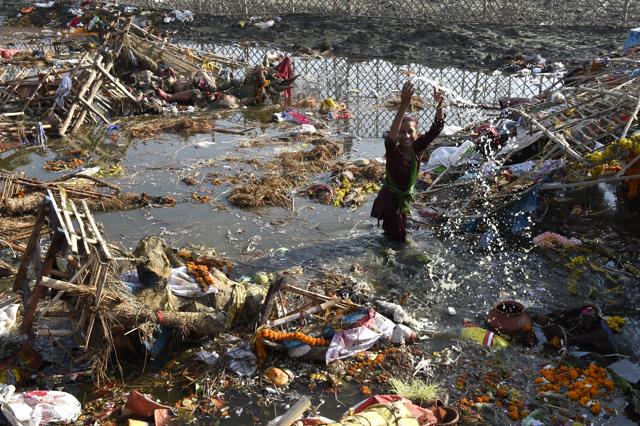 The river was littered with flowers, plastic bags and puja material after the festival ended. (Arvind Yadav/HT PHOTO) The river was littered with flowers, plastic bags and puja material after the festival ended. (Arvind Yadav/HT PHOTO)