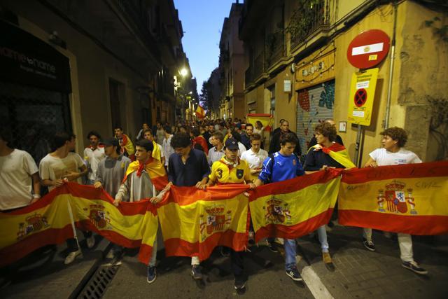 Anti Catalan independence demonstrators carry a Spanish flag as they march in Barcelona, Spain, Tuesday Oct. 3, 2017. (AP) Anti Catalan independence demonstrators carry a Spanish flag as they march in Barcelona, Spain, Tuesday Oct. 3, 2017. (AP)