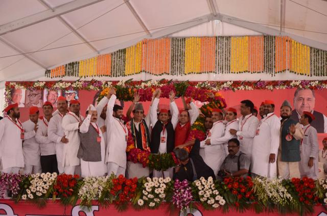 Akhilesh Yadav re-elected Samajwadi Party president at the party’s national convention in Agra on Thursday. (Hindustan Times) Akhilesh Yadav re-elected Samajwadi Party president at the party’s national convention in Agra on Thursday. (Hindustan Times)