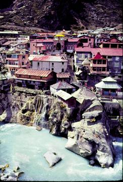 Badrinath Temple on the banks of the Alaknanda River. Badrinath Temple on the banks of the Alaknanda River.