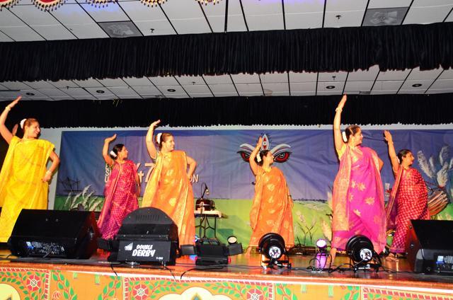 Not only children, homemakers and young adults also perform at the festival.