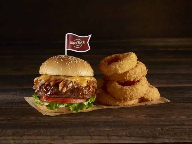 Hard Rock offers the Poppy Burger, a dangerously delicious take on the man-made burger prepared by the motion picture’s villain, Poppy, played by Julianne Moore. (HTPHOTO)