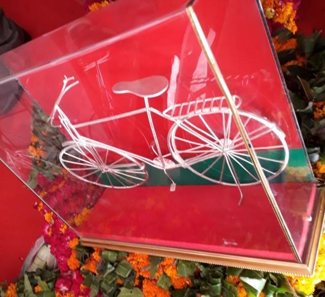 A silver metal cycle gifted to Akhilesh Yadav by party workers on his re-election as national president on Thursday. (HT Photo) A silver metal cycle gifted to Akhilesh Yadav by party workers on his re-election as national president on Thursday. (HT Photo)