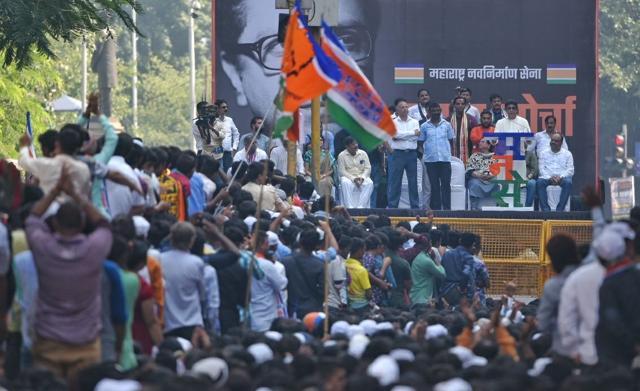 MNS chief Raj Thackeray has given a 15-day deadline to the railway administration to clear hawkers from all FOBs. (Pratik Chorge) MNS chief Raj Thackeray has given a 15-day deadline to the railway administration to clear hawkers from all FOBs. (Pratik Chorge)
