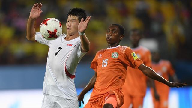 North Korea and Niger players in action during the FIFA U-17 World Cup encounter. (FIFA)