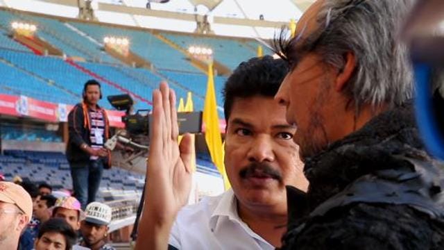Shankar with Akshay Kumar, who is beleived to be playing the antagonist in the film. (YouTube)