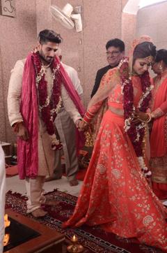 “I promise to pick your wet towels with a smiling face every time you’ll keep it on the bed,” was Karnika Budhiraja’s vow when she got married to Mohit Kathuria in 2016