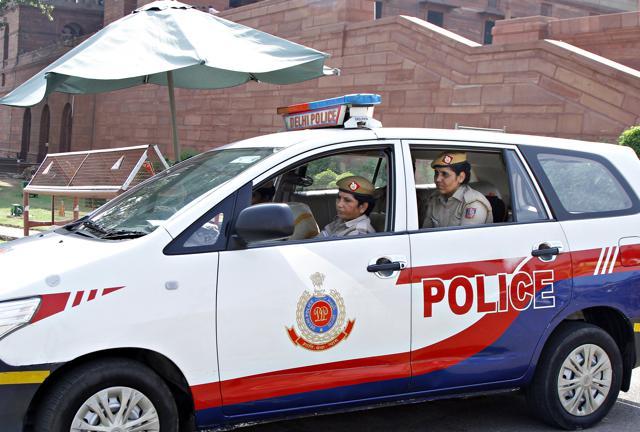 Delhi women police patrolling van at Vijay Chowk, New Delhi. (Waseem Gashroo/ HT Photo )