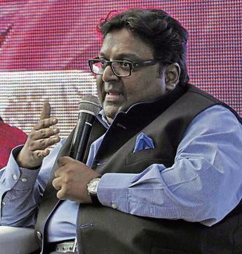 Author Ashwin Sanghi says that for him it is all about being able to read a book. (HT Photo) Author Ashwin Sanghi says that for him it is all about being able to read a book. (HT Photo)