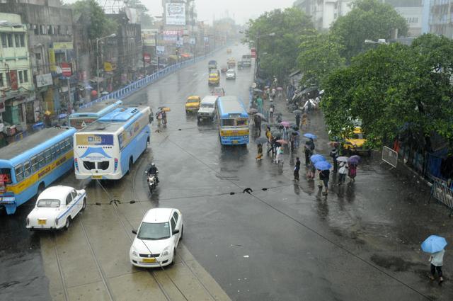 View of Sealdah flyover, one of the busiest points in Kolkata around 1 pm on Monday. (Samir Jana) View of Sealdah flyover, one of the busiest points in Kolkata around 1 pm on Monday. (Samir Jana)