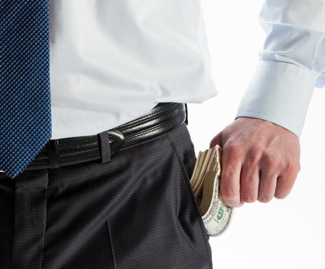 In women, part of the brain showed a greater response when sharing money, while in men, the same structure showed more activity when they kept the cash for themselves. (Shutterstock)