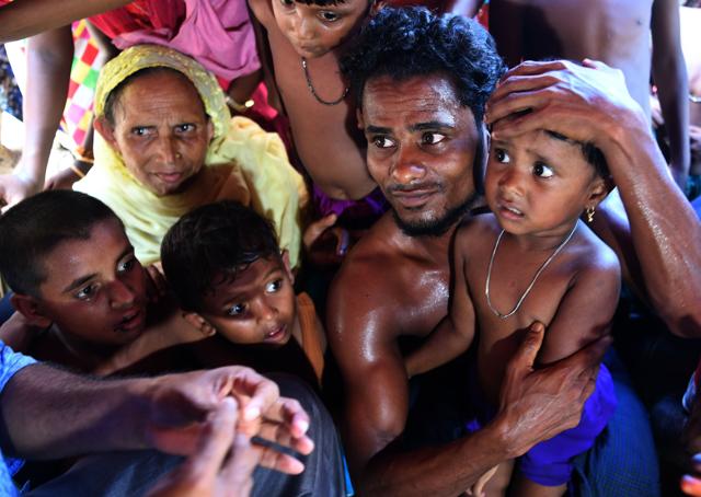 Rohingya refugees receive an oral cholera vaccine at the Thankhali refugee camp in Ukhia district on October 10, 2017. (AFP)