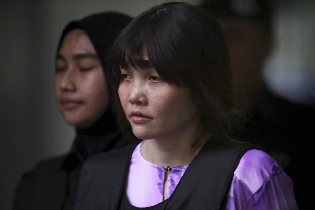 Vietnamese Doan Thi Huong, escorted by police as she leaves after the court hearing at Shah Alam court house in Shah Alam, outside Kuala Lumpur, Malaysia, Tuesday, Oct. 10, 2017. (AP) Vietnamese Doan Thi Huong, escorted by police as she leaves after the court hearing at Shah Alam court house in Shah Alam, outside Kuala Lumpur, Malaysia, Tuesday, Oct. 10, 2017. (AP)